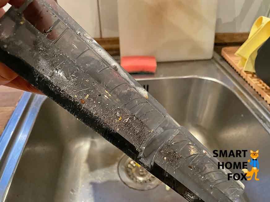 Грязь в Karcher FC 7 после уборки. 